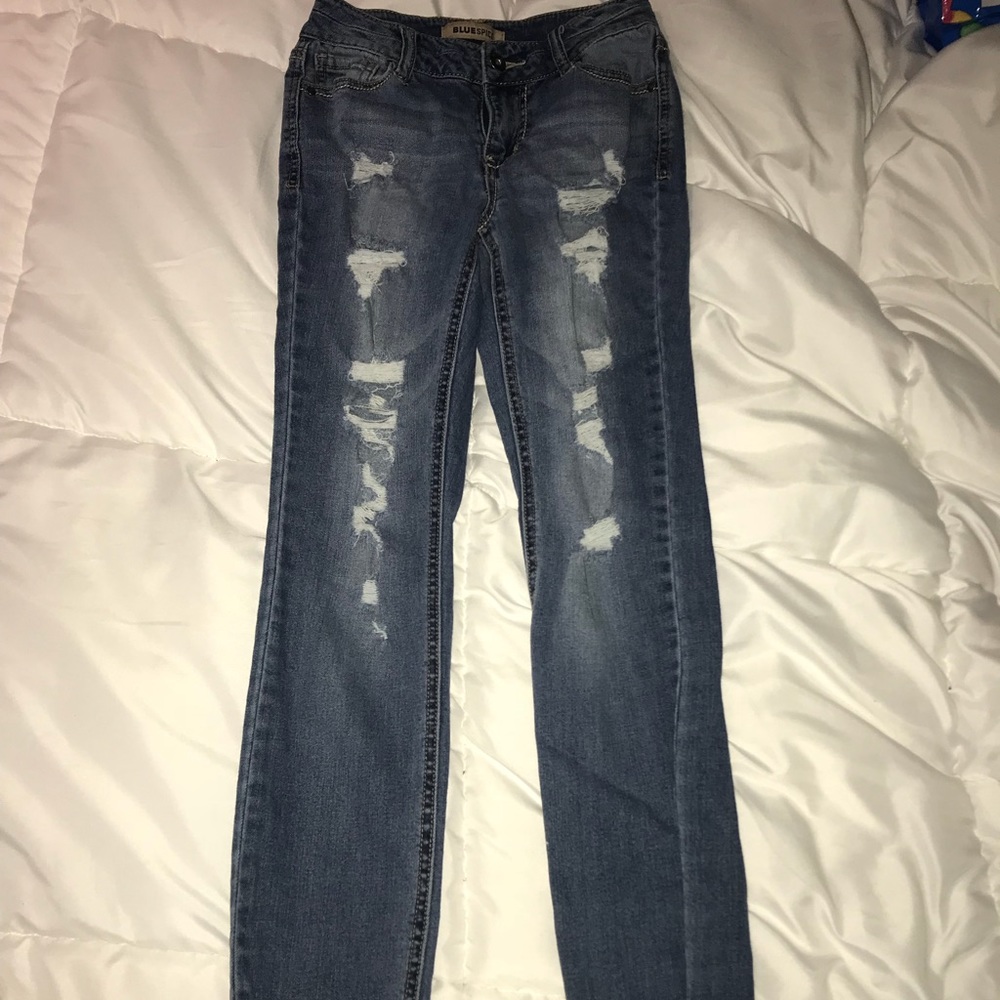 Distressed skinny jeans